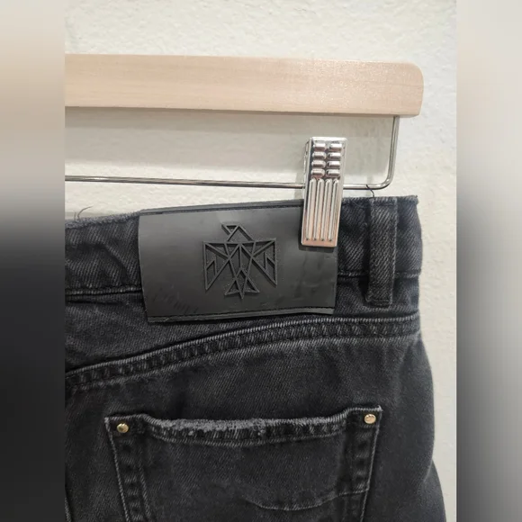 ALL THINGS GOLDEN BLACK JEAN SHORTS SIZE SMALL